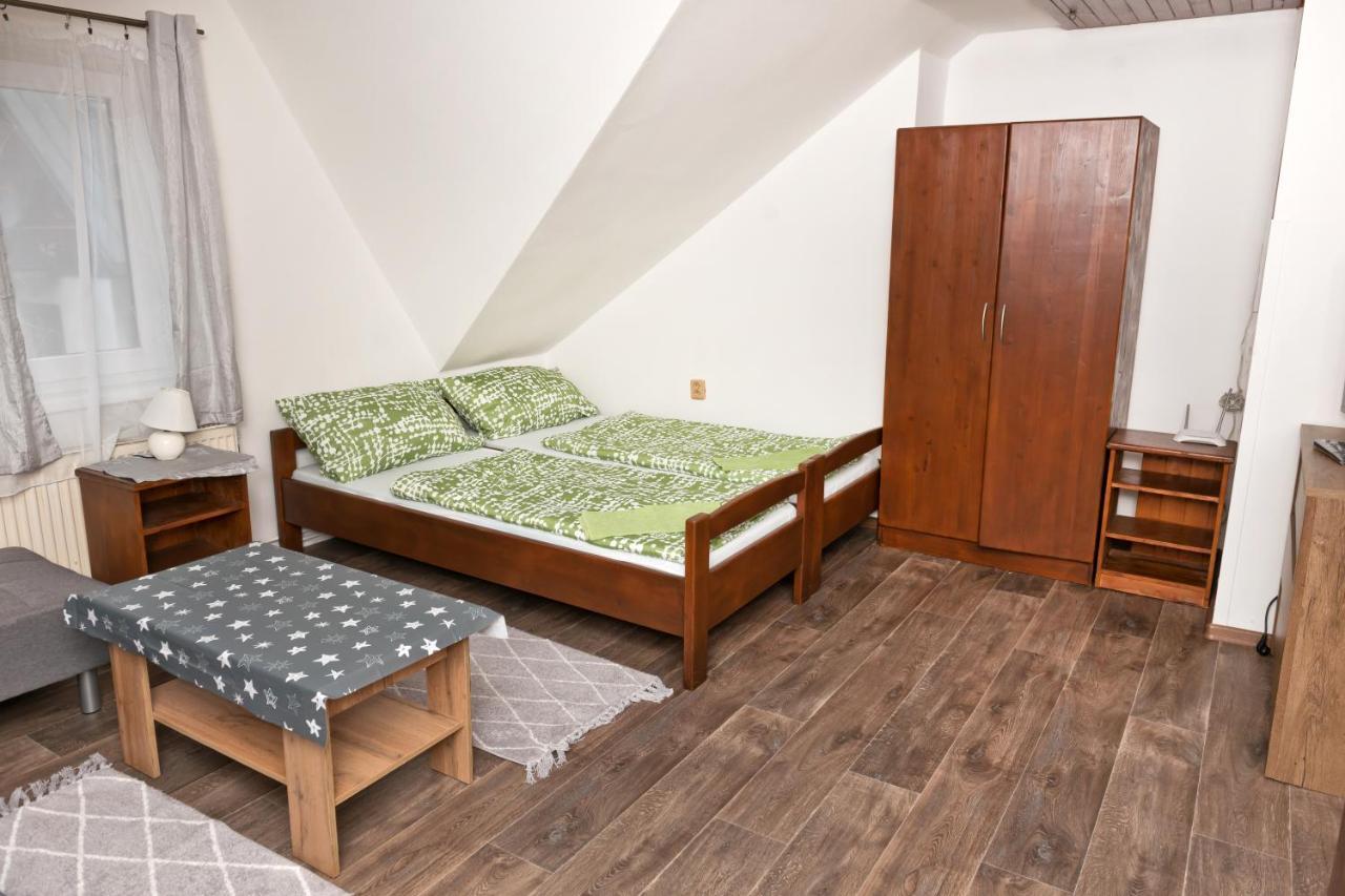 Penzion Pod Svahem Železná Ruda Екстериор снимка